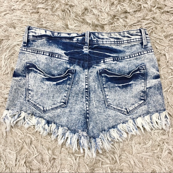 LOVE CULTURE DENIM FRINGE CUT OFF SHORTS🔥 - Picture 4 of 4